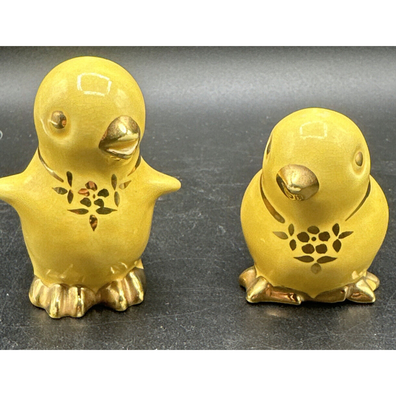 Adorable Bright Yellow Ceramic Easter Chicks w Gold Bows & Feet Japan 7O