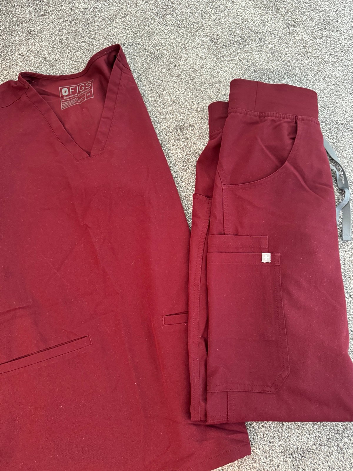 Figs burgundy scrub set