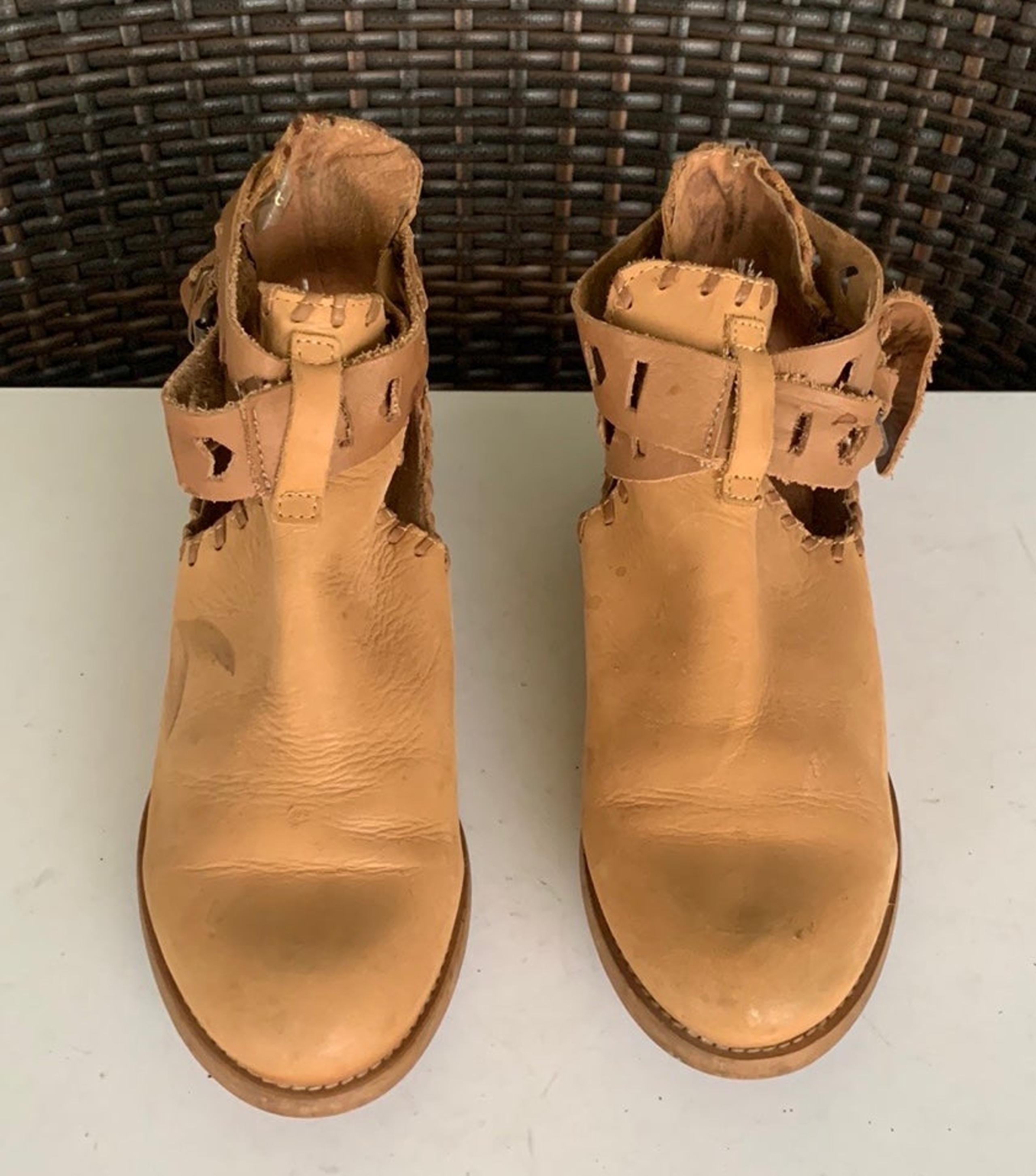 Anthropologie Musse & Cloud Aina leather belt booties