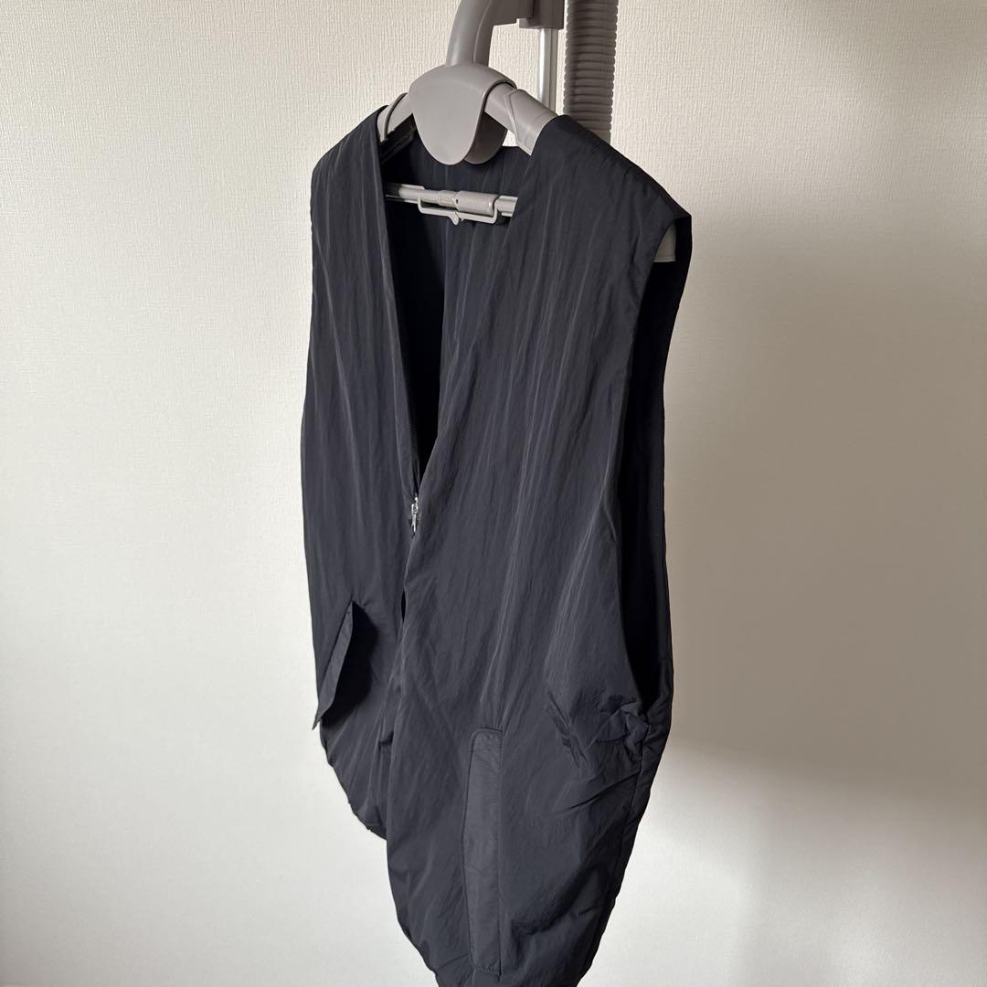 トップス TODAYFUL Vneck Nylon Vest TODAYFUL（トゥデイフル）の「TODAYFUL Vneck Nylon Vest V