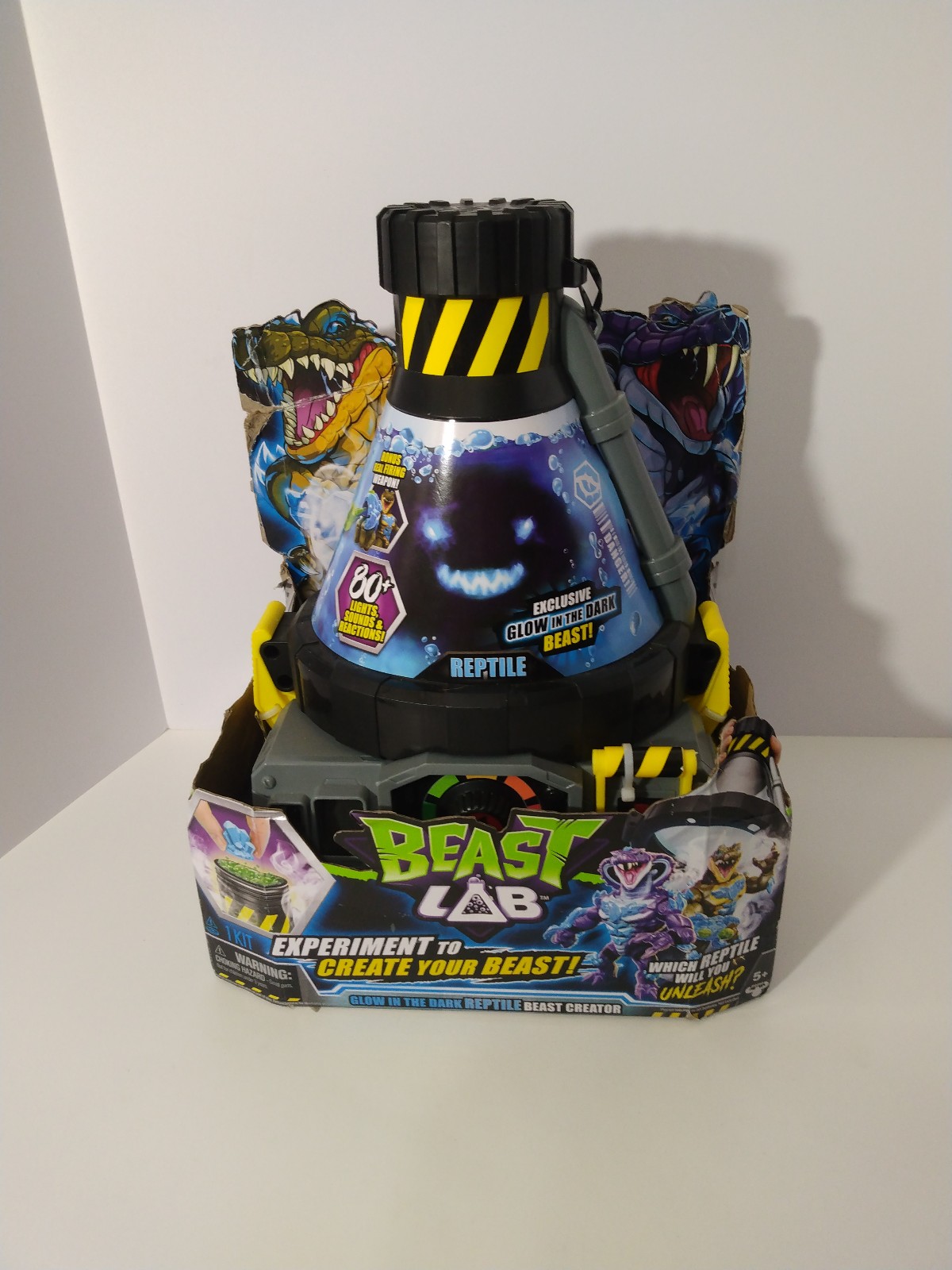NIB Beast Lab Glow In The Dark Reptile Beast Creator 80+ Sounds