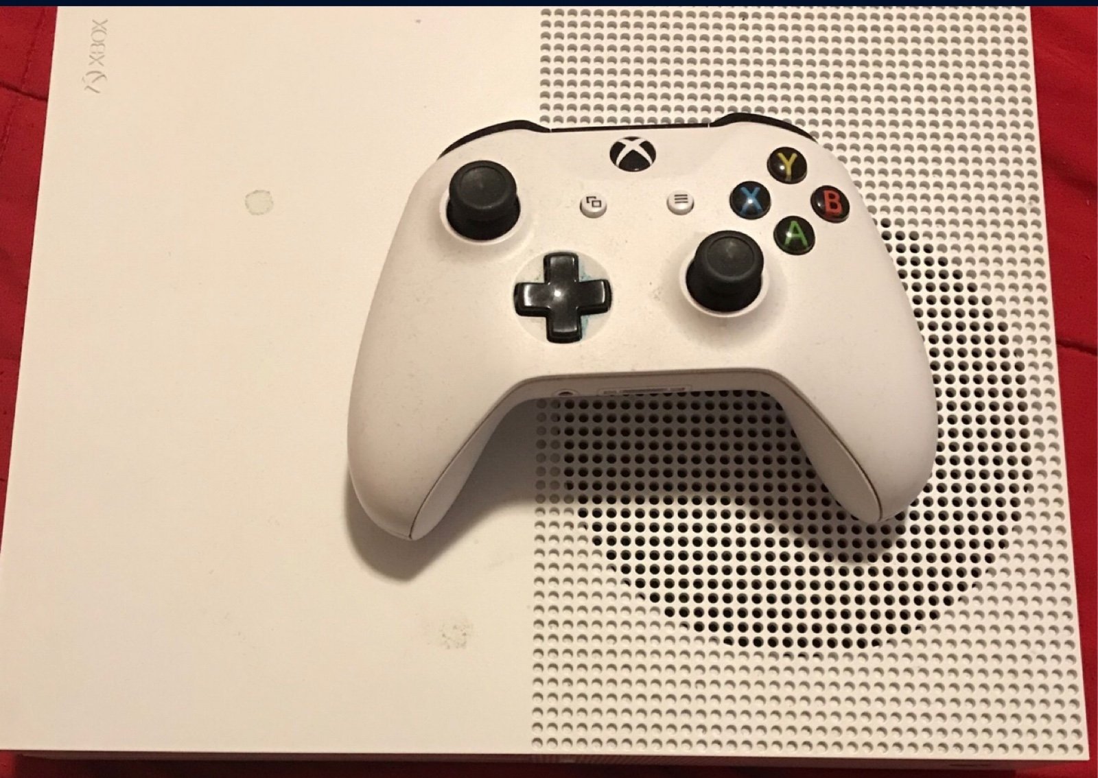 Xbox one console and controller