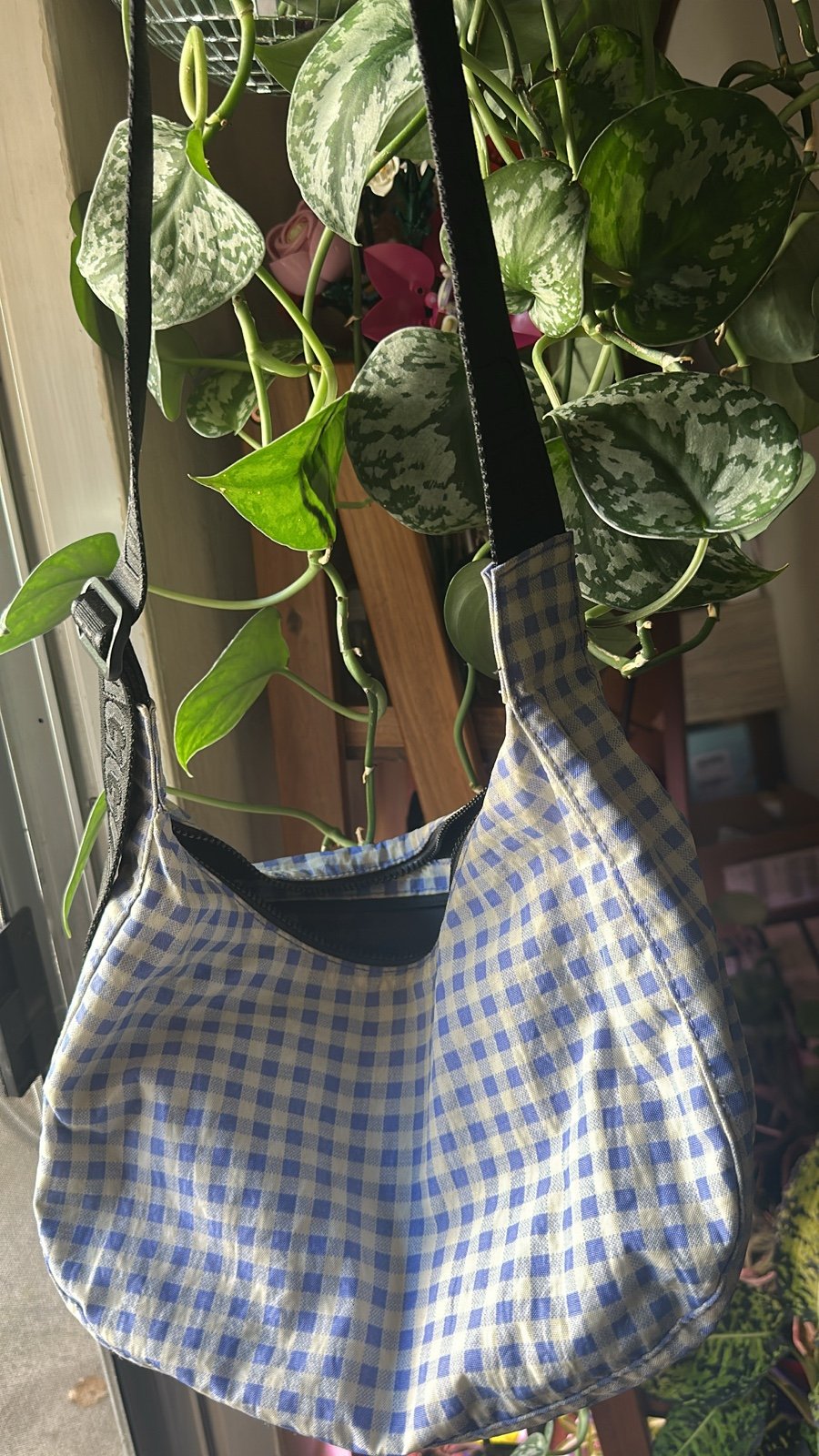 Baggu- Medium Crescent Bag (Urban Outfitters)