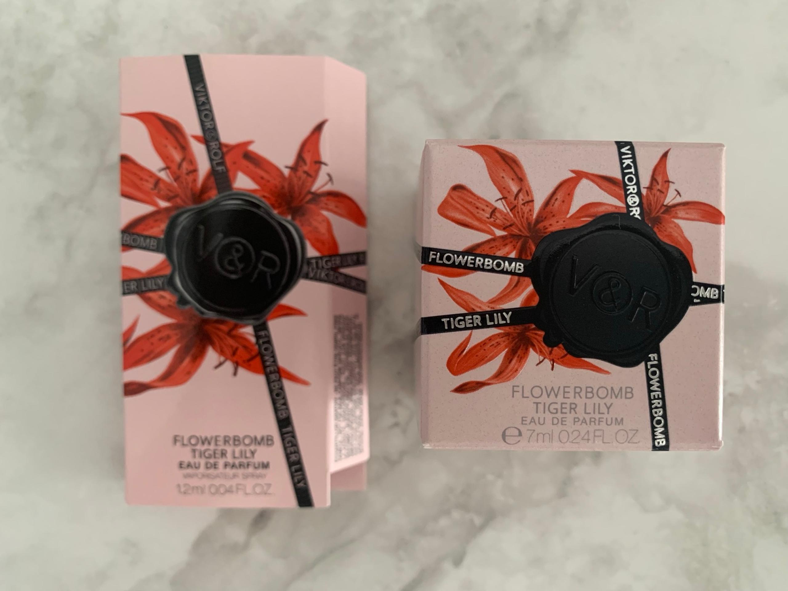 Flowerbomb Tiger Lily Mini & Sample Perfume Bundle