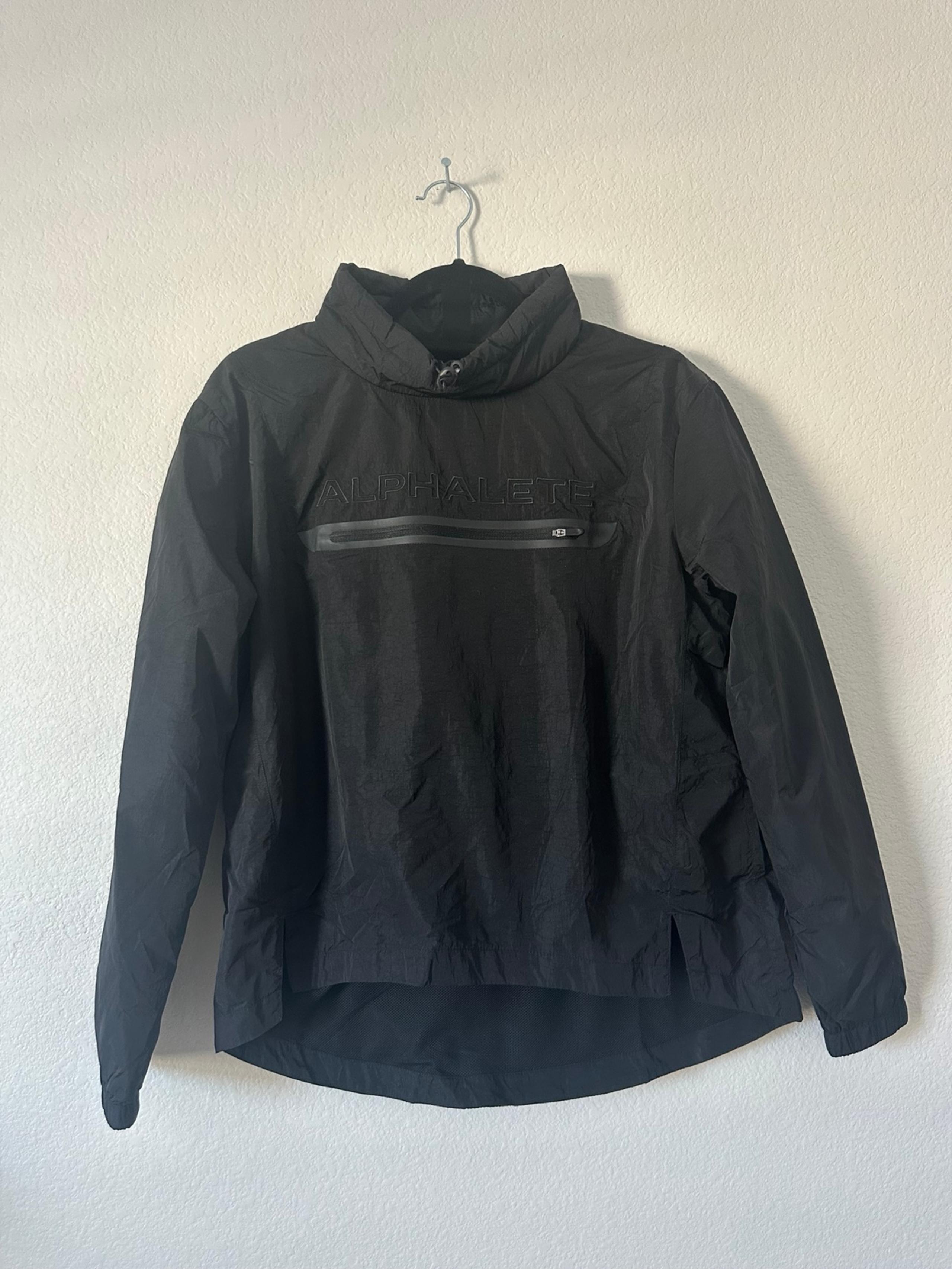 Womens alphalete windbreaker