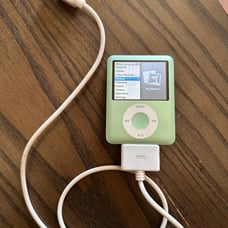 Apple iPod Nano 3rd Generation 8 GB