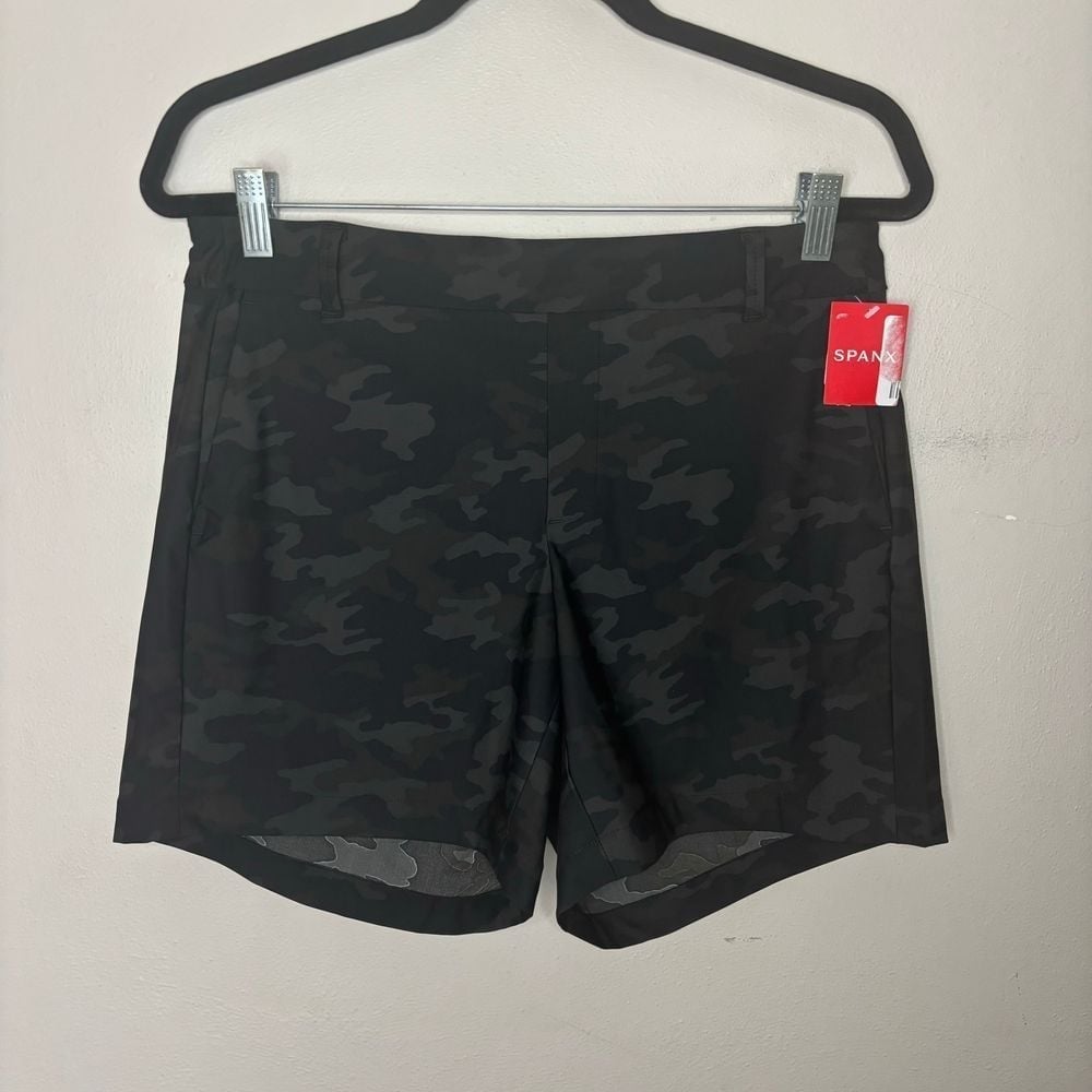 Spanx Shorts Women's Medium Black Camouflage Sunshine 6 UPF 50 Sun Protection