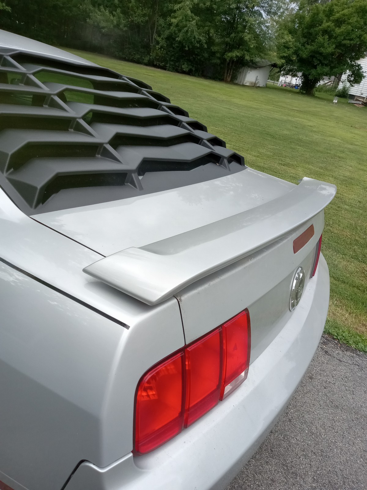 05-09 mustang spoiler (base)
