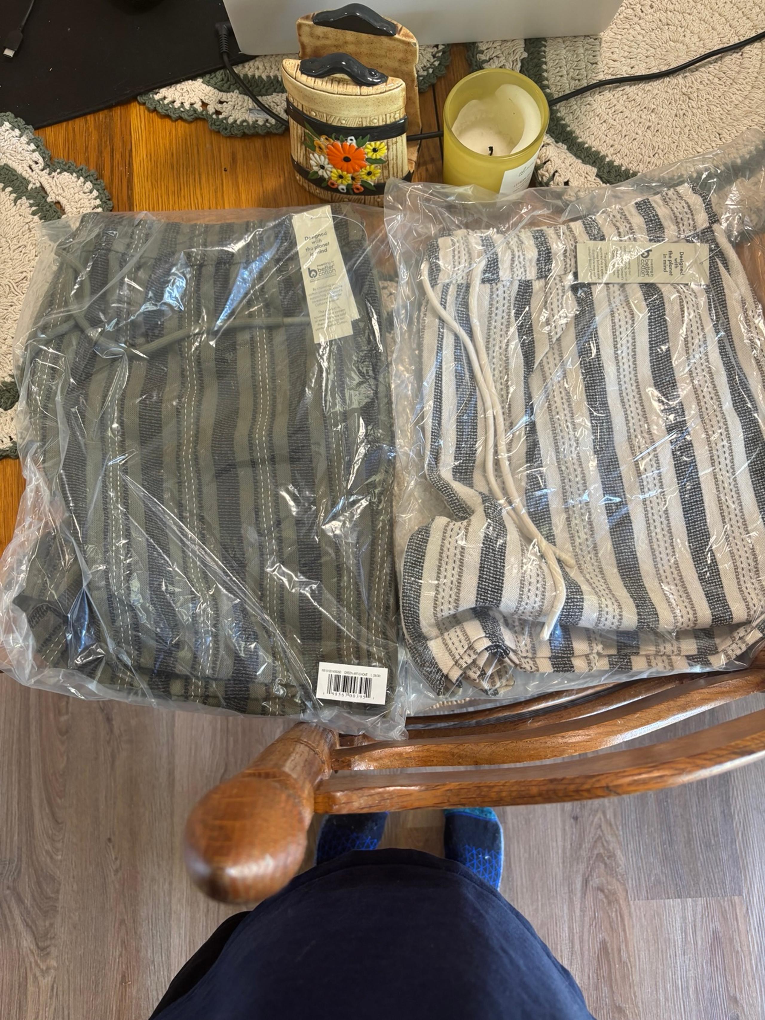 Men’s No Boundaries Shorts. - Large