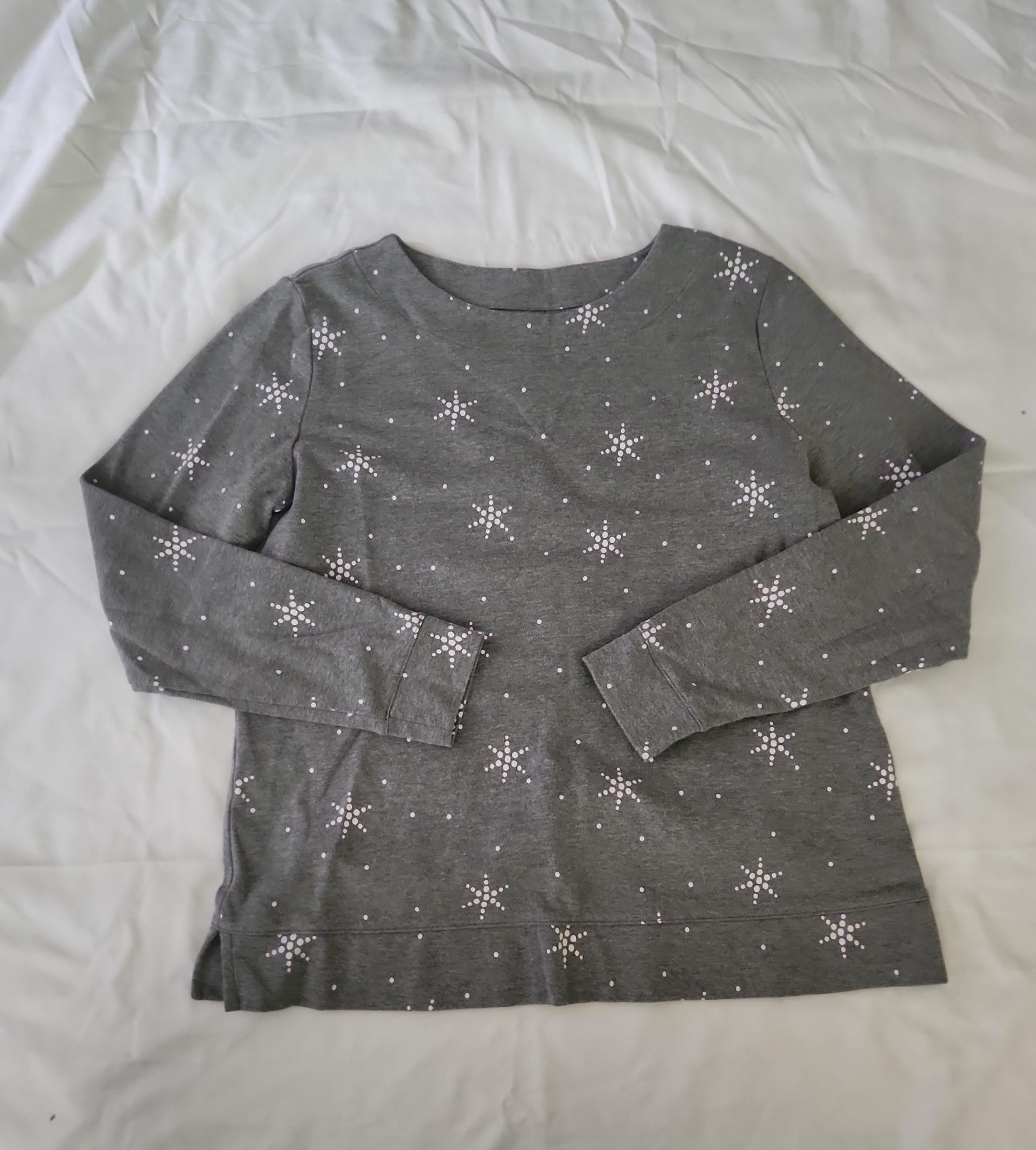 Croft & barrow Women's medium grey star sweatshirt #WW9 crosspost