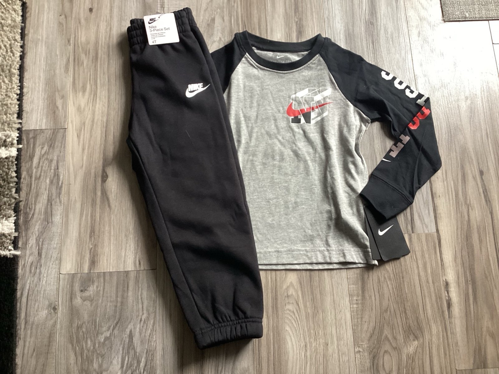 Nike Boys l/s tee & sweatpants outfit size 4/4T(NWT) ~PRICE FIRM, NO OFFERS~