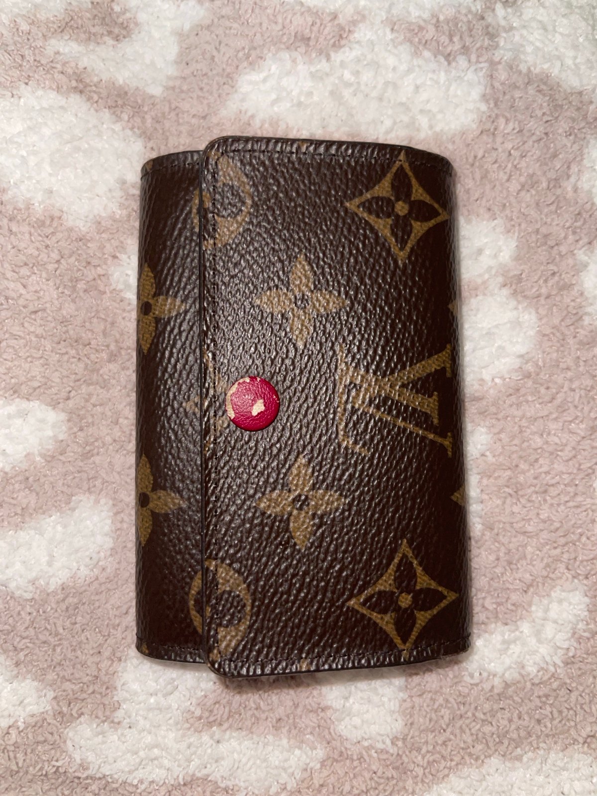 Louis Vuitton 6 key ring holder