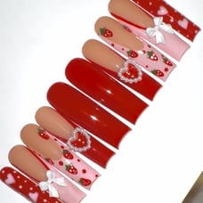 Press on nails// Strawberry Shortcake