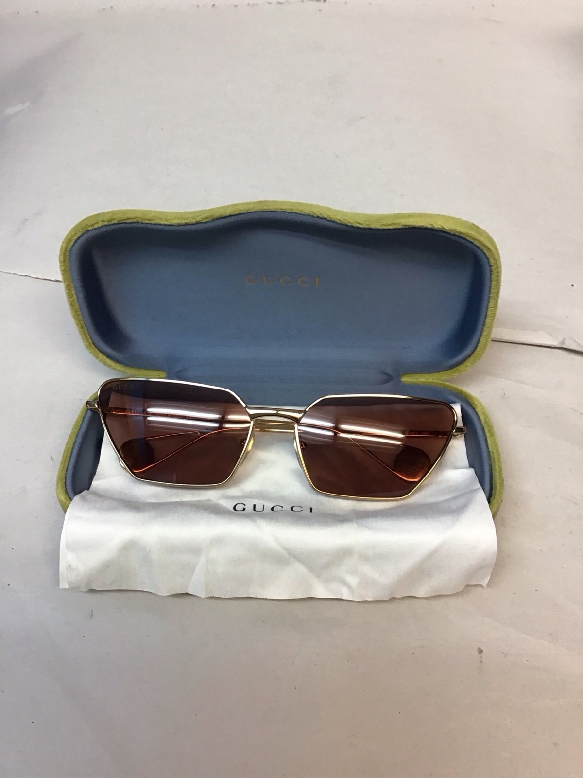 Gucci Gold / Black Cat Eye Gg0538s Gg0538s 001 Sunglasses Great Condition
