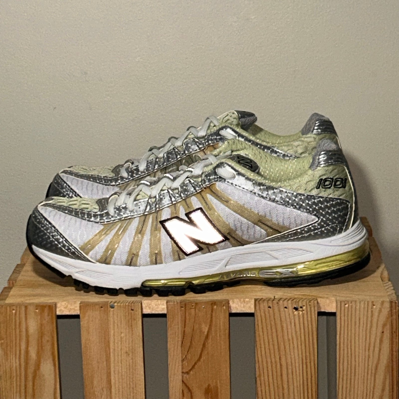 New Balance V1 Abzorb Running Shoes Womens 8.5 White Gray Green *Tried On NWOB