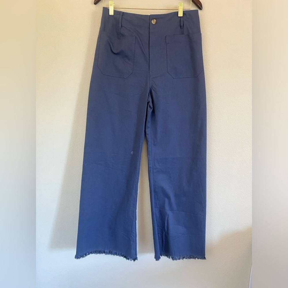 NWT Navy Wide-Leg Pants with Frayed Hem Cropped Large