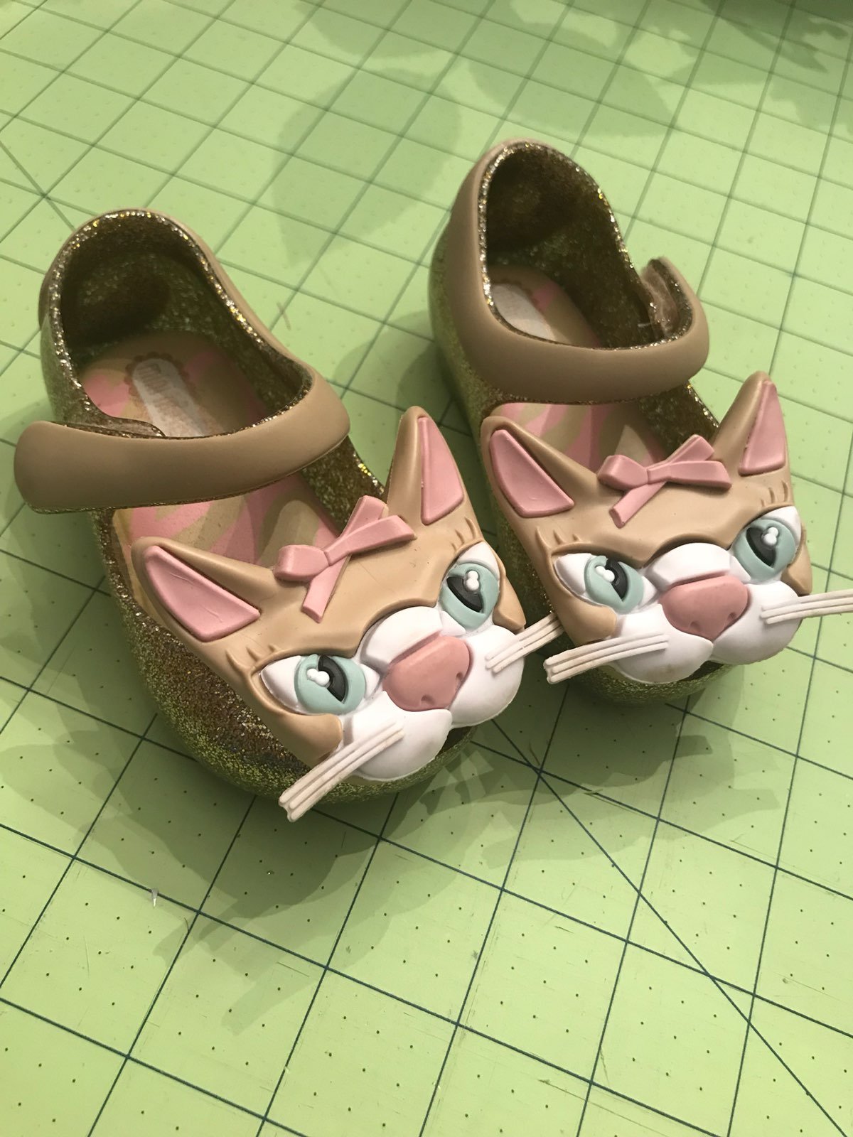 Mini Melissa Fancy Cats Gold Glitter