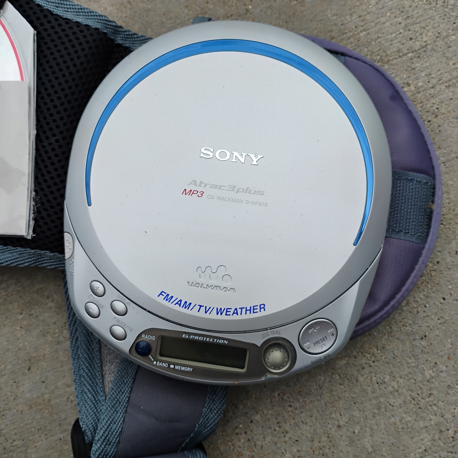 Sony D-NF610 CD/FM/AM/TV/MP3 Walkman with ATRAC3 plus, travel strap case, CD