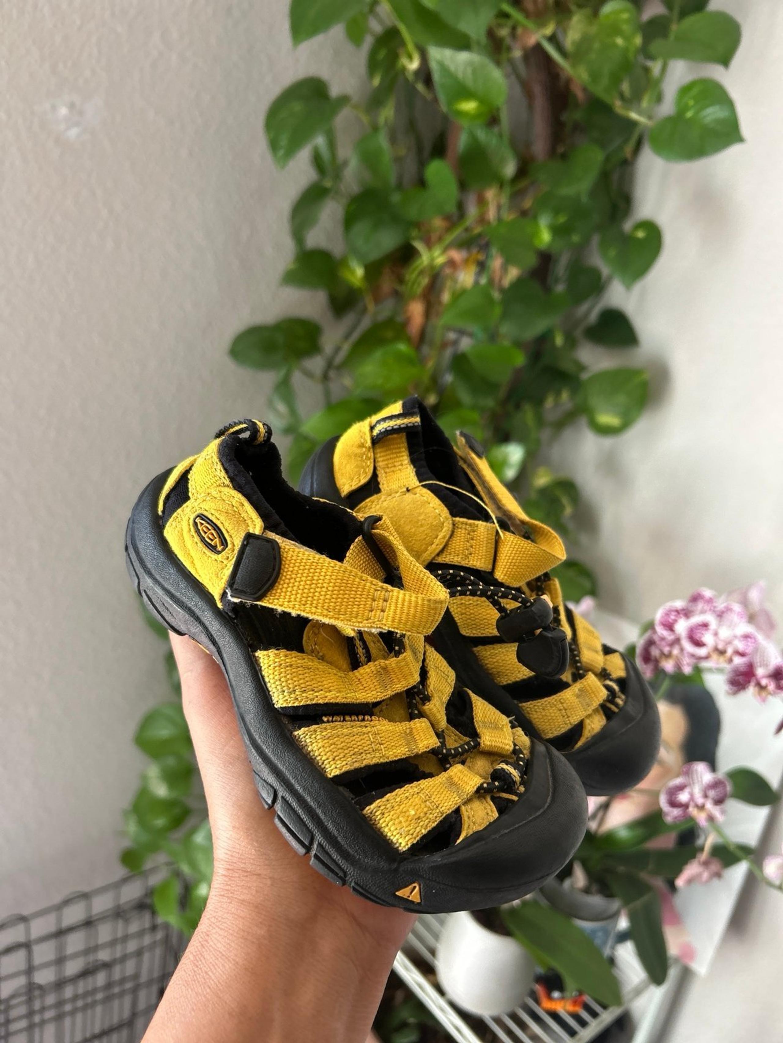 Keen Venice H2 sandals yellow boys or girls, size 9
