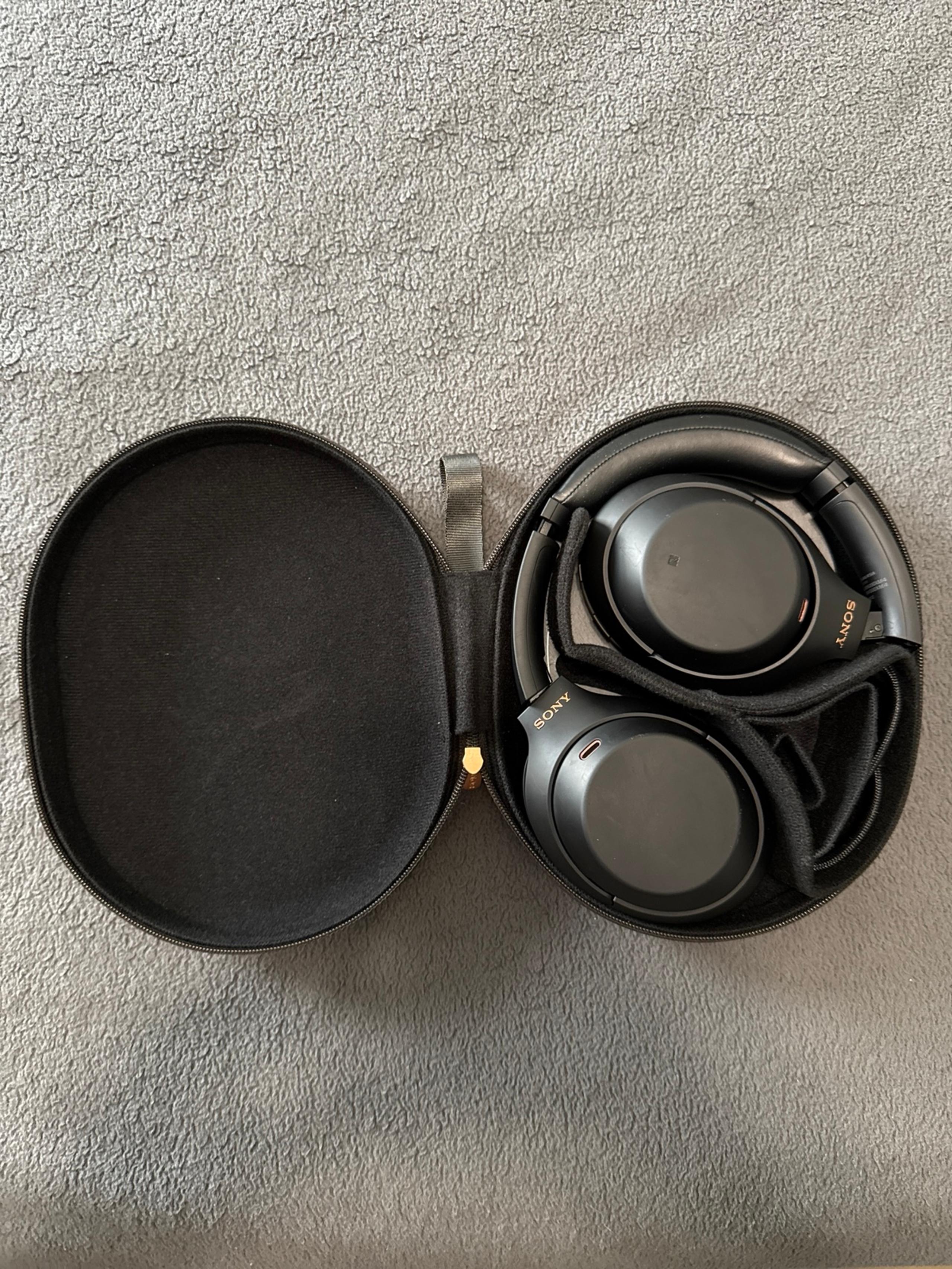 Sony - WH1000XM4 Wireless Noise-Cancelling Over-the-Ear Headphones
