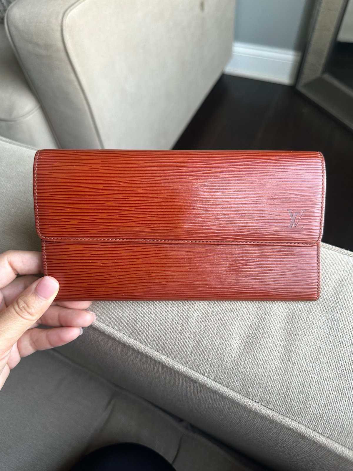 LV EPI SARAH WALLET