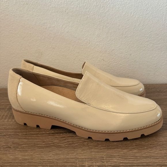 NEW Vionic Kensley Loafer, Cream Patent, Size 11