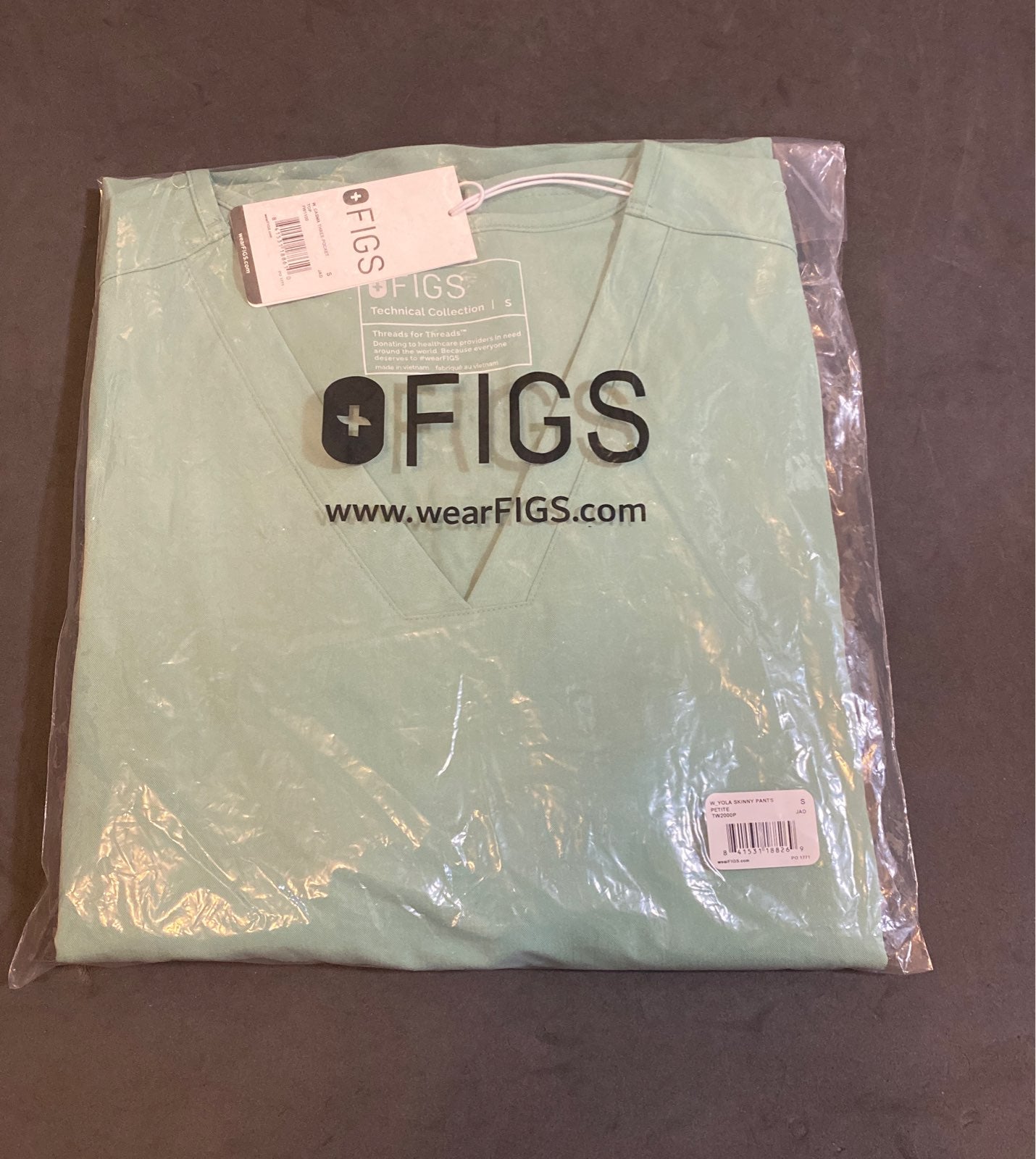 Figs jade scrub top