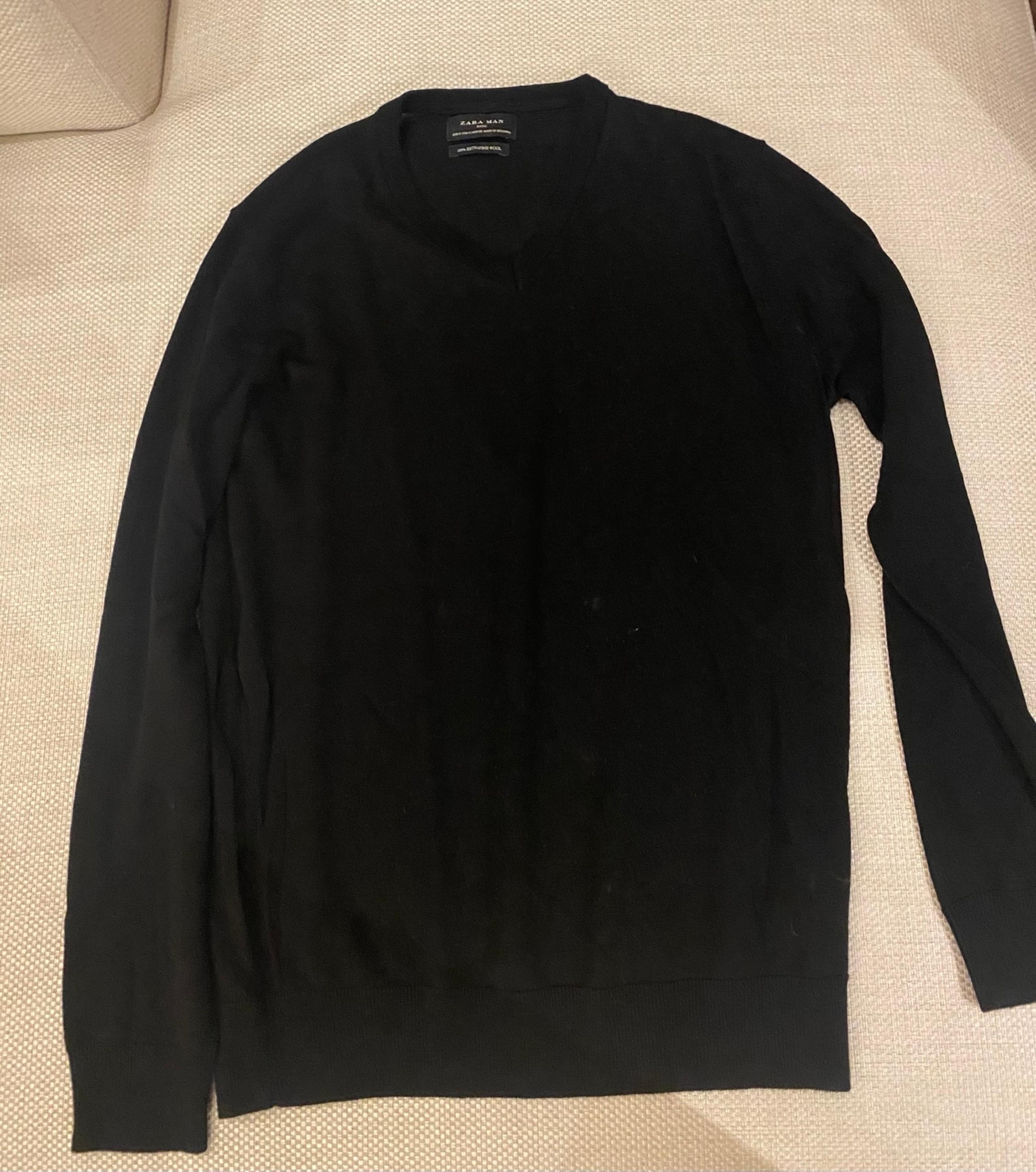 Stunning Extra Fine Wool Zara V-Neck Sweater (Black) - Size Small