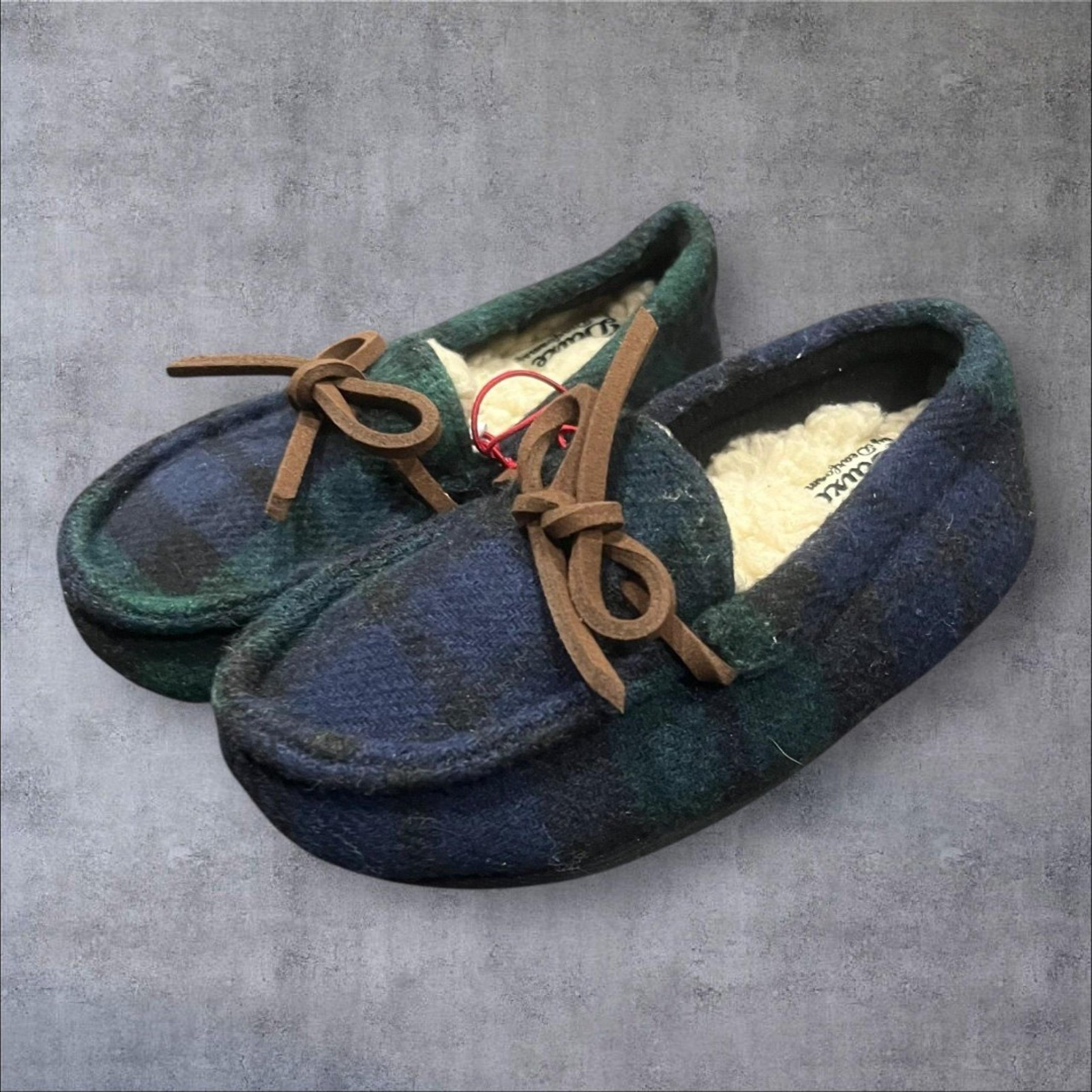 Dearfoams Unisex Kids Slippers with Memory Foam Braydon Moccasin, Green, 9-10