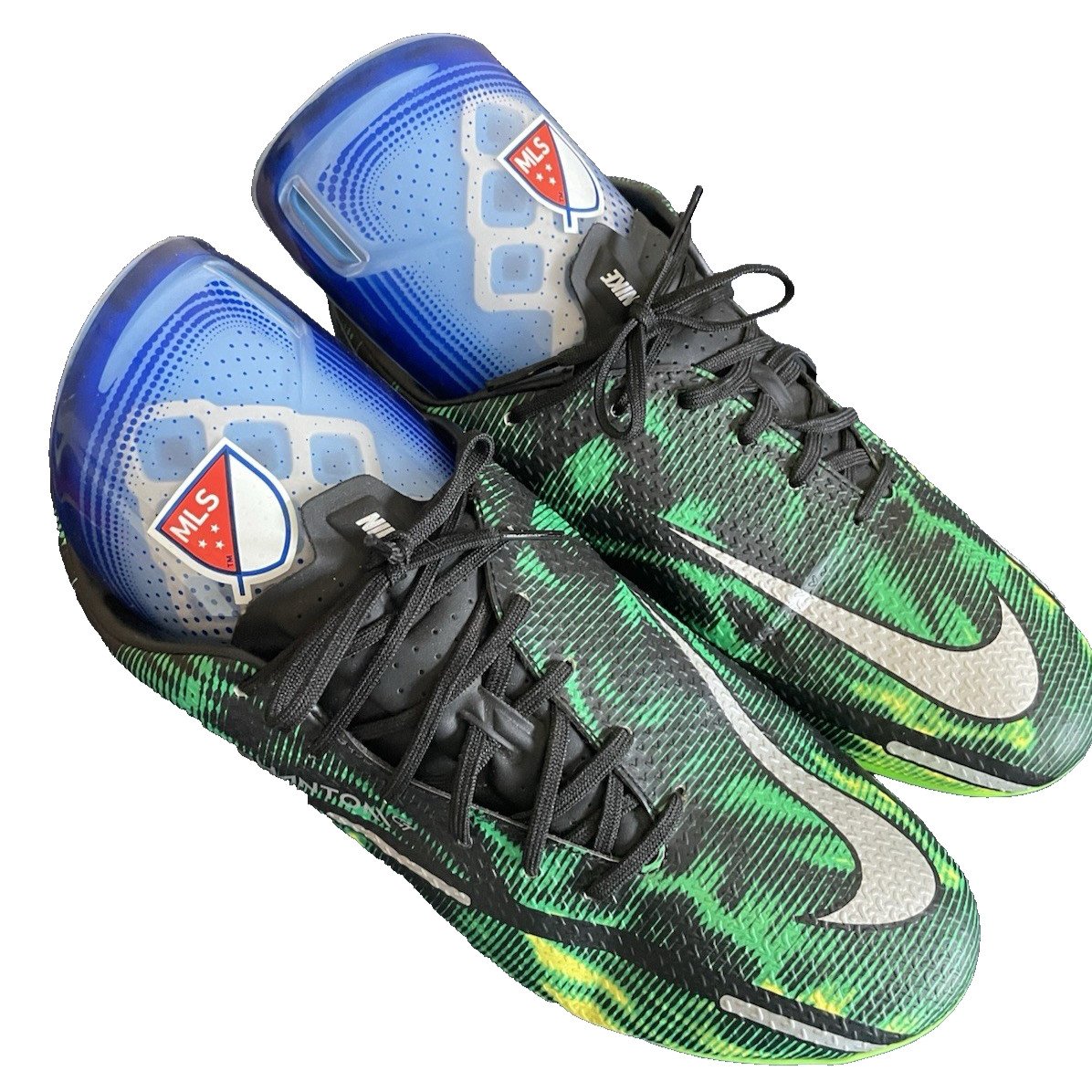 Nike Phantom GT2 Academy Soccer Cleats DM0722-003 with Shin Guards, men 8.5, NEW