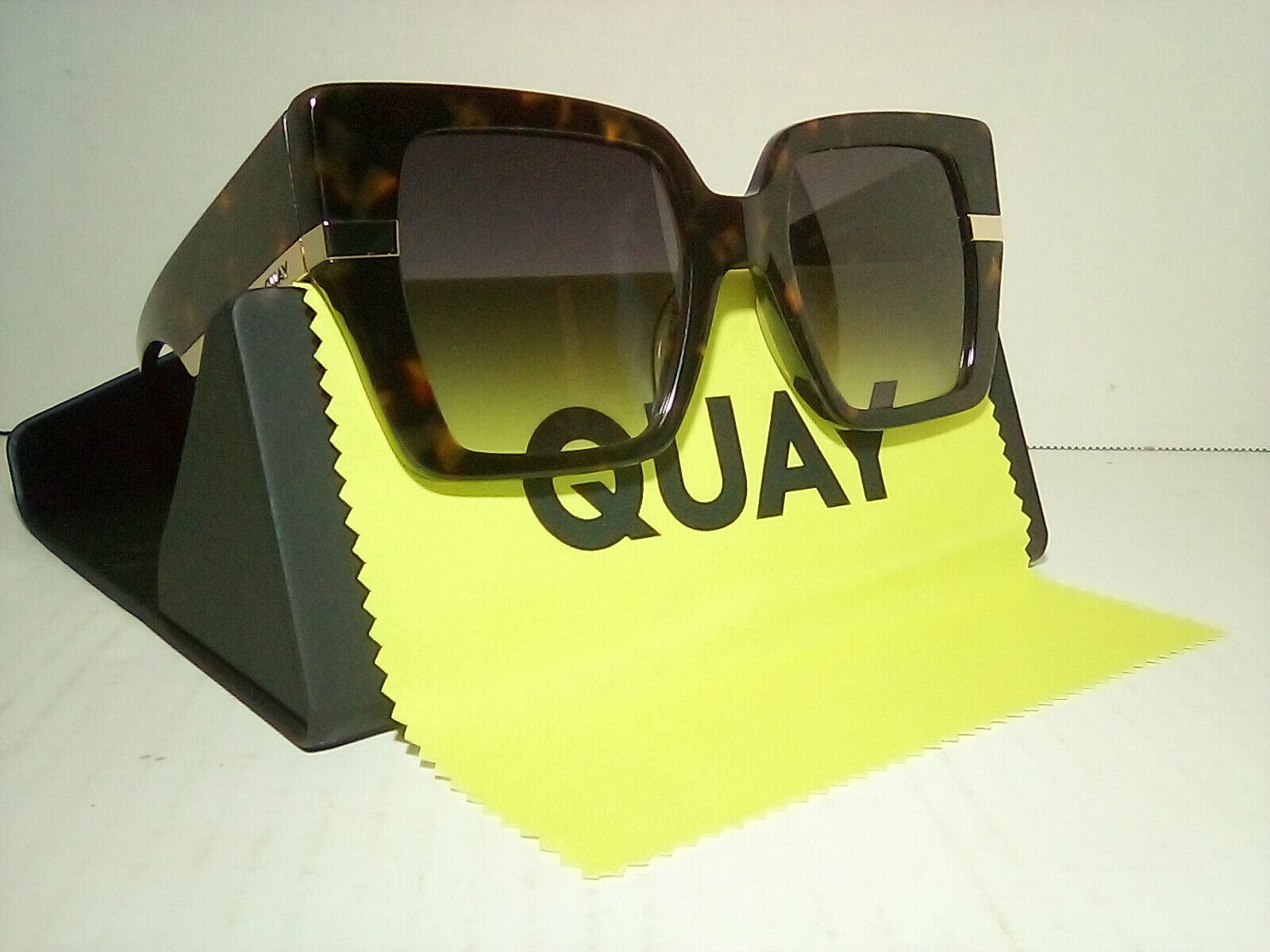 Quay Australia Notorious Square Sunglasses Neutral Tortoise Polarized Lens NWT
