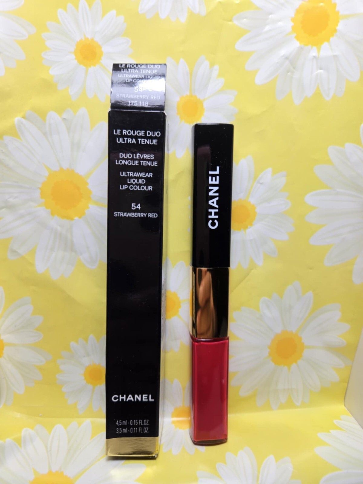#54 Strawberry Red Chanel Le Rouge Duo Ultra Tenue Ultrawear Liquid Lip