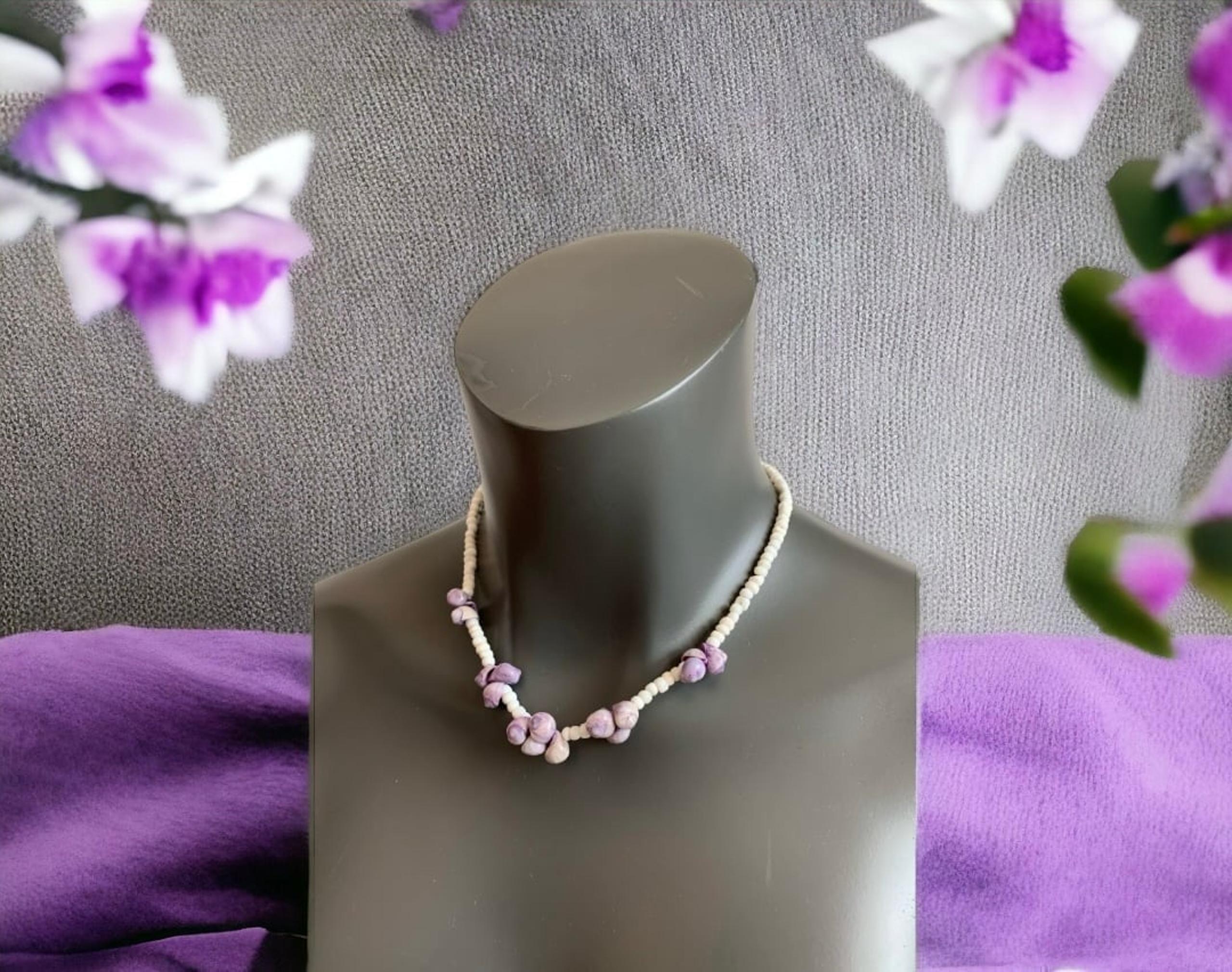 NIB Women's Necklace Hawaiian Jewel Palace Genuine Puka Shell Necklace Jewelry