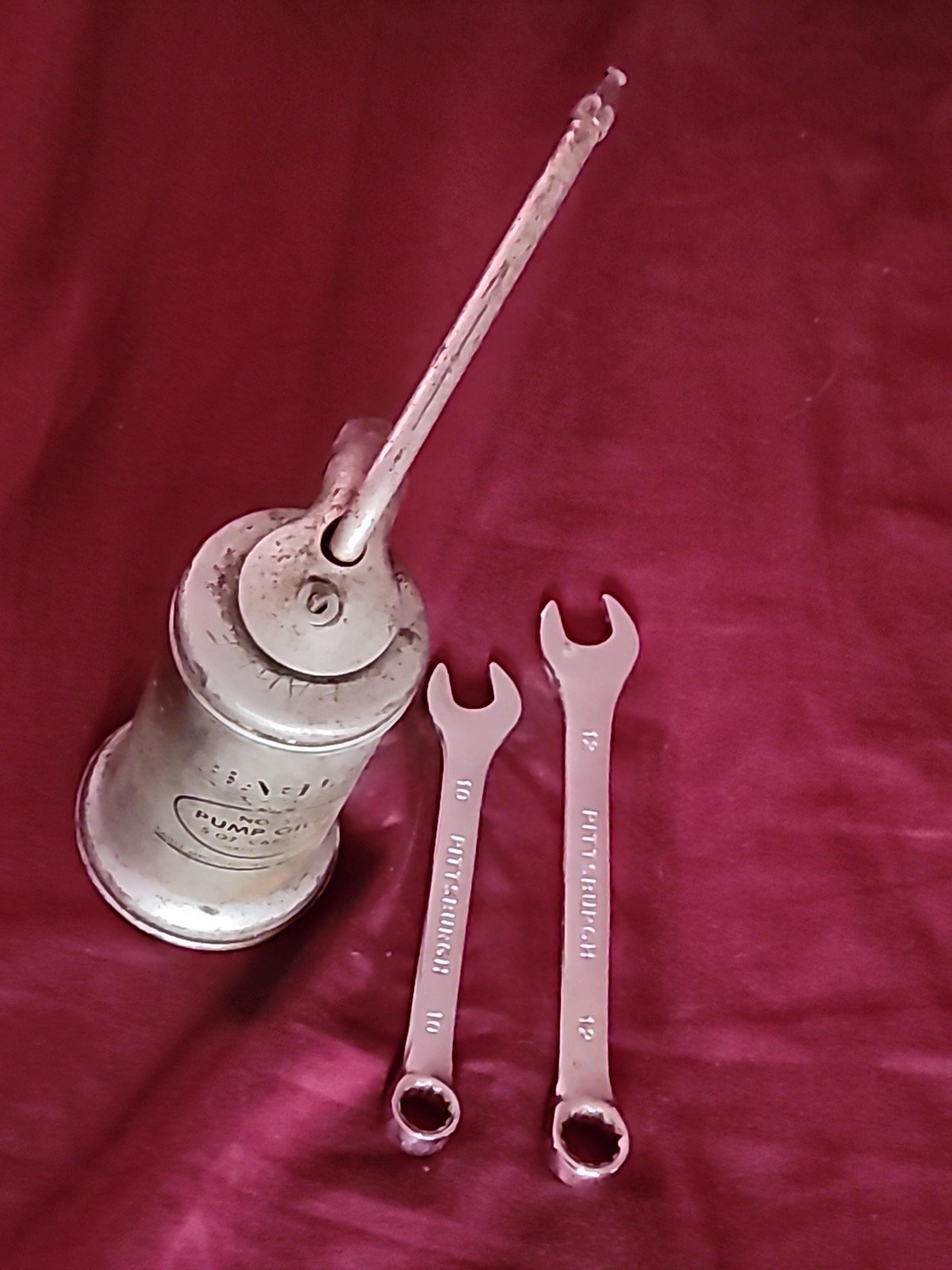 EAGLE PUMP OIL CAN with 2 free wrenches