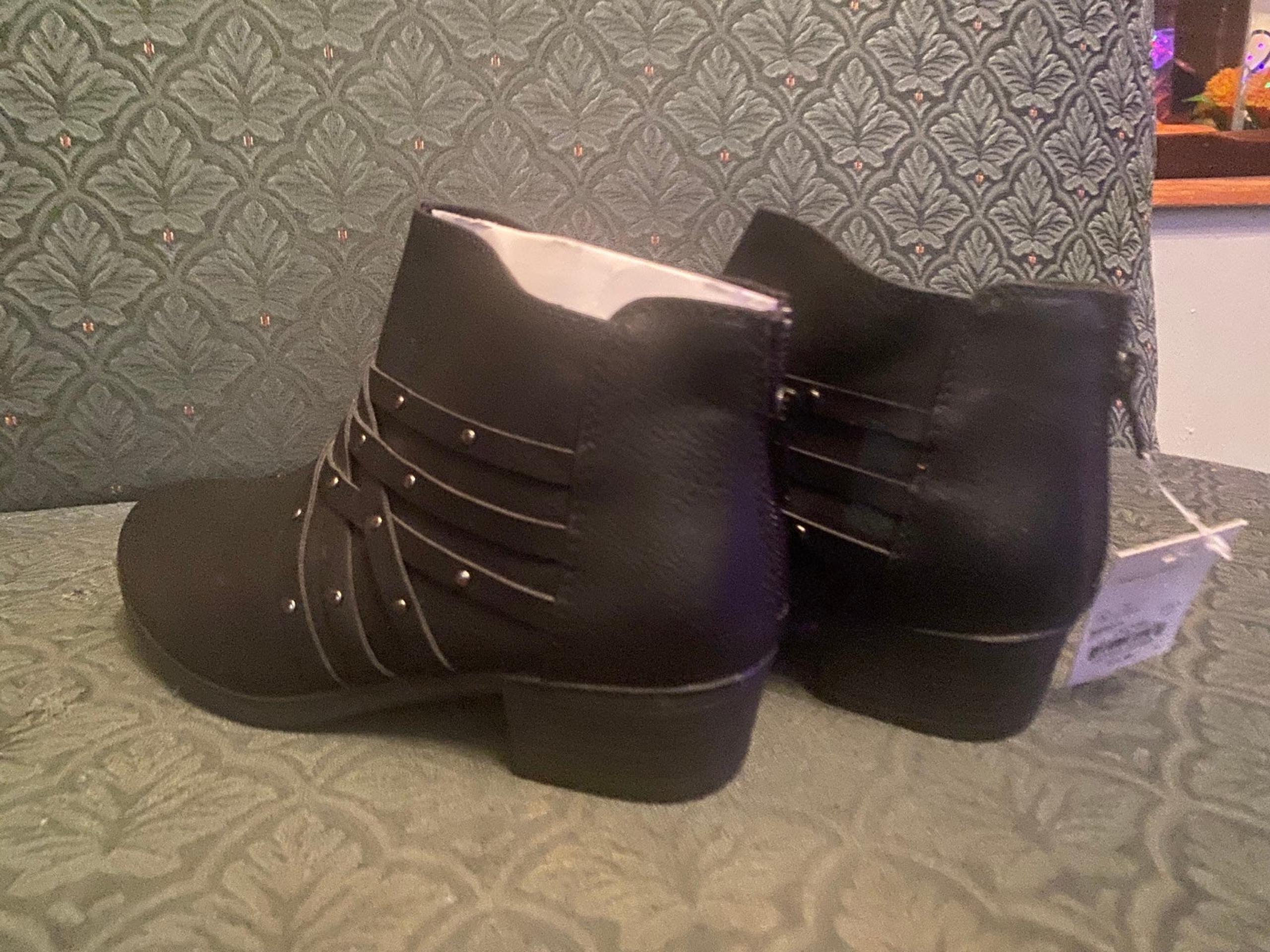 Girls Boots Size 3 L@@K!