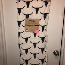 ❤️ wrangler blanket. Over sized. Longhorn