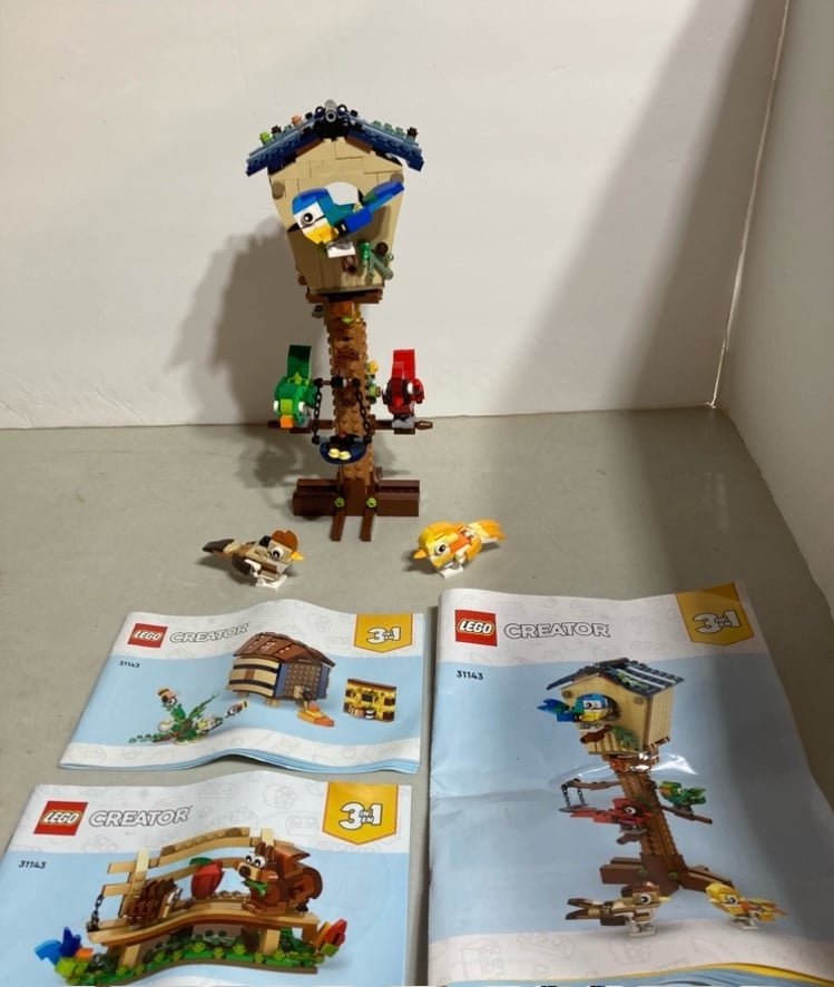 LEGO creator 3 in one #31143 birdhouse set with instructions
