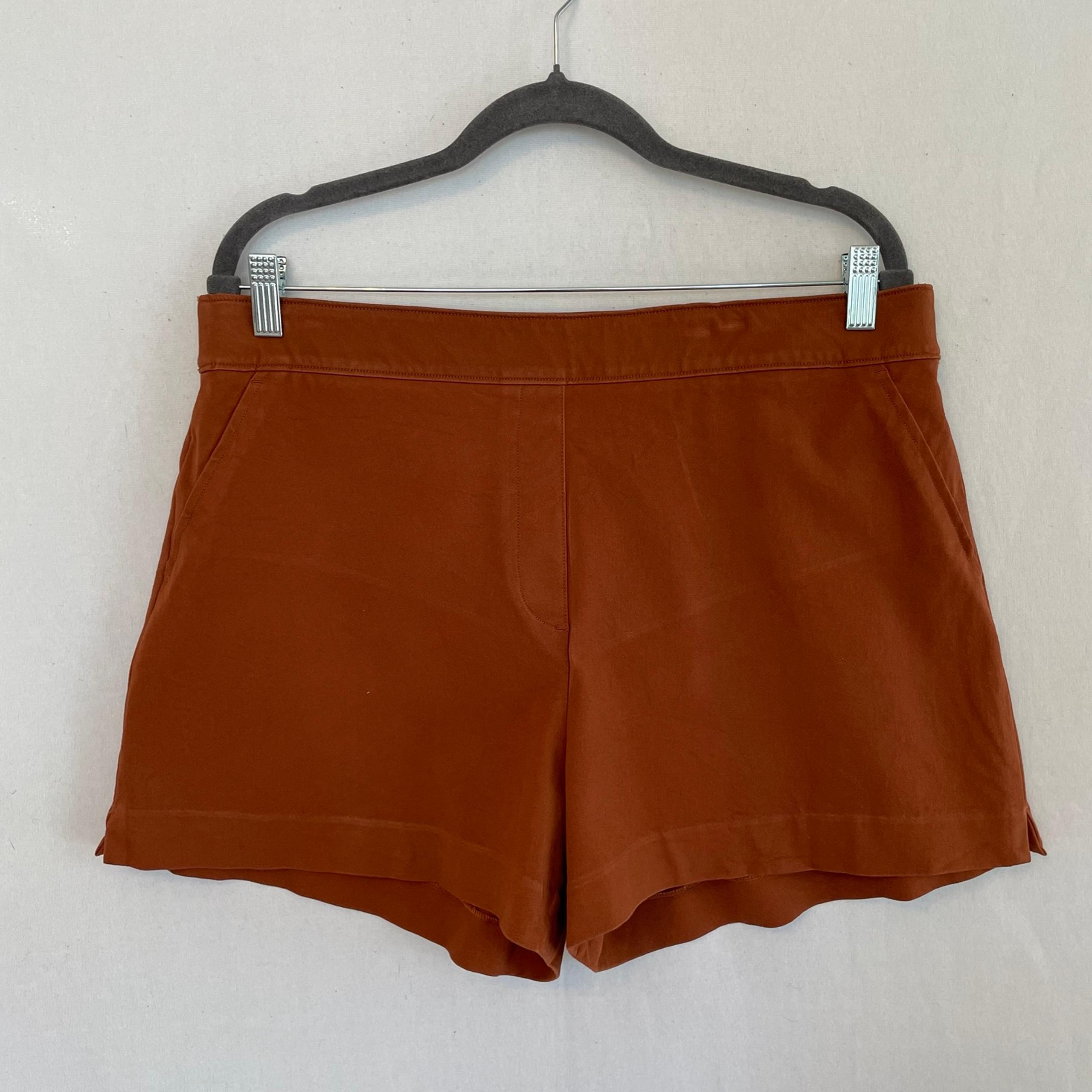 SPANX Women’s Size XL On-The-Go Flat Front Pull On Shorts Pockets Stretch