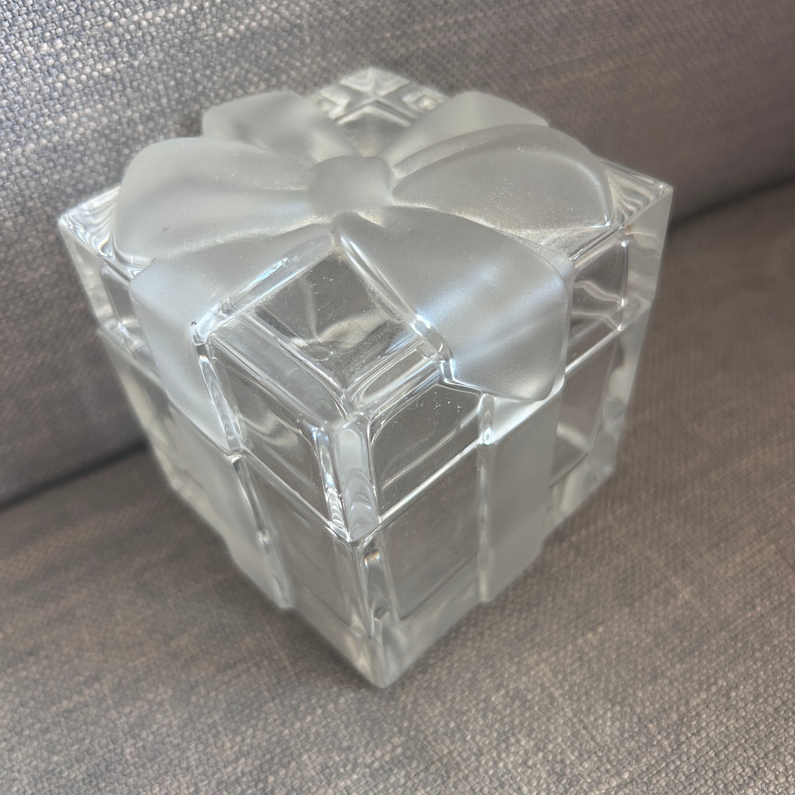 Tiffany Clear Glass Trinket / Jewelry Box Frosted Ribbon and Bow 3.25 Cube