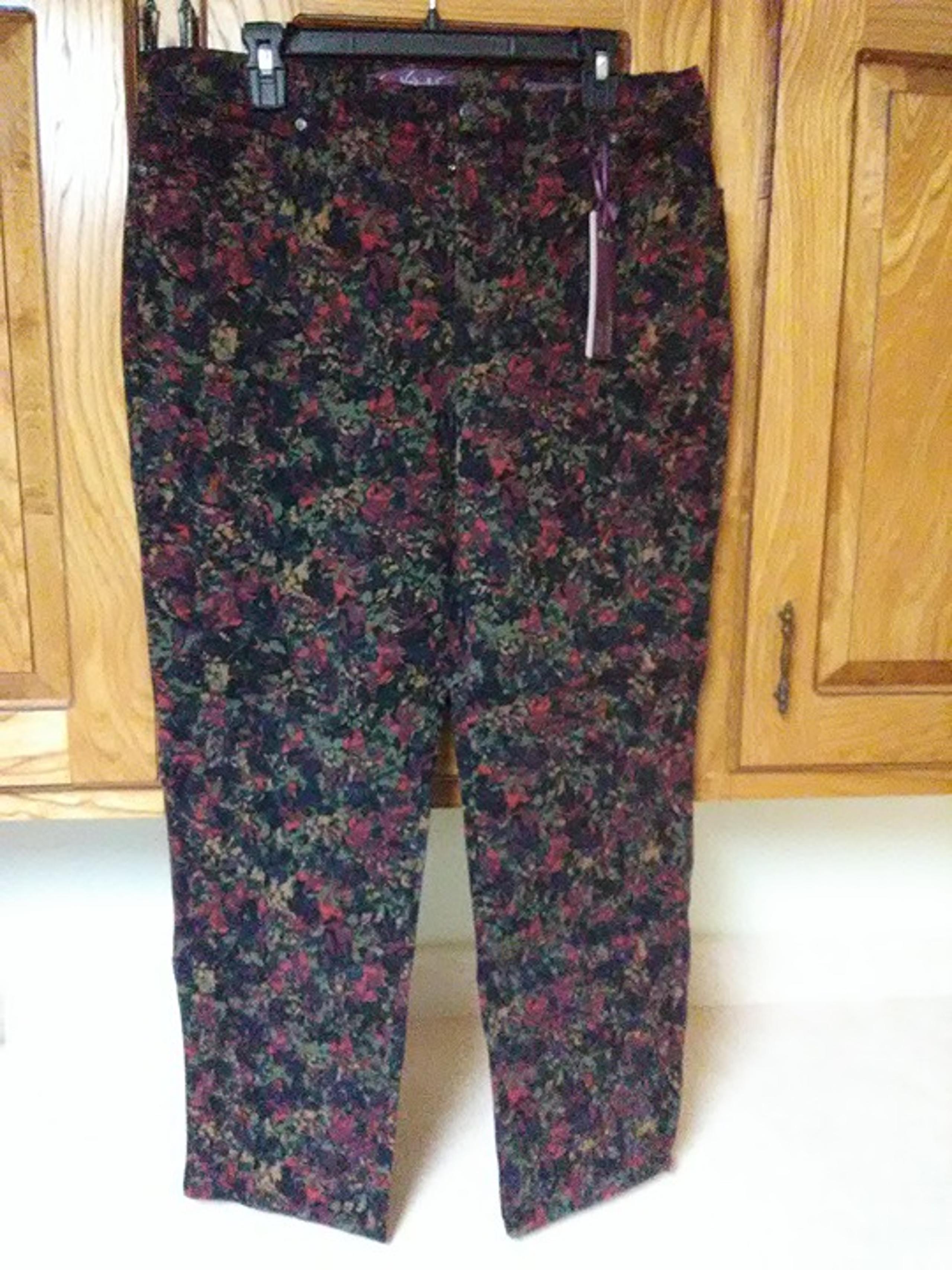 NWT Gloria Vanderbilt Amanda printed jeans size 16 SHORT - NEW