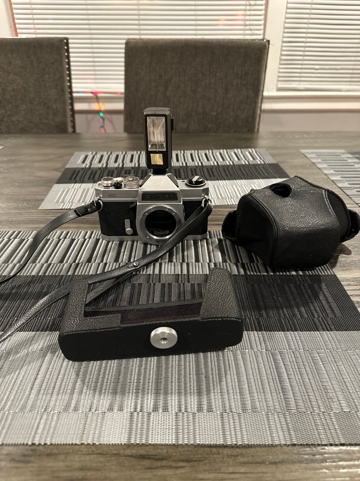 Vintage CHINON CS Camera BODY ONLY #400980Made in JAPAN