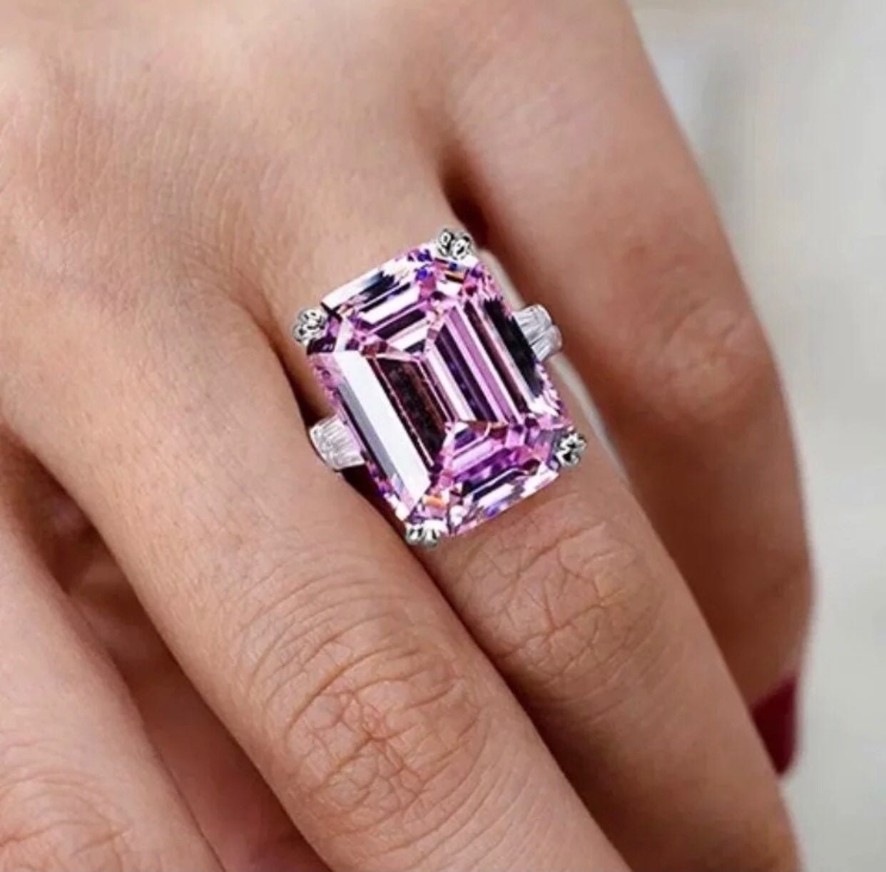 ✨✨Princess Cut 12CT Engagement Ring✨SZ: 7✨✨