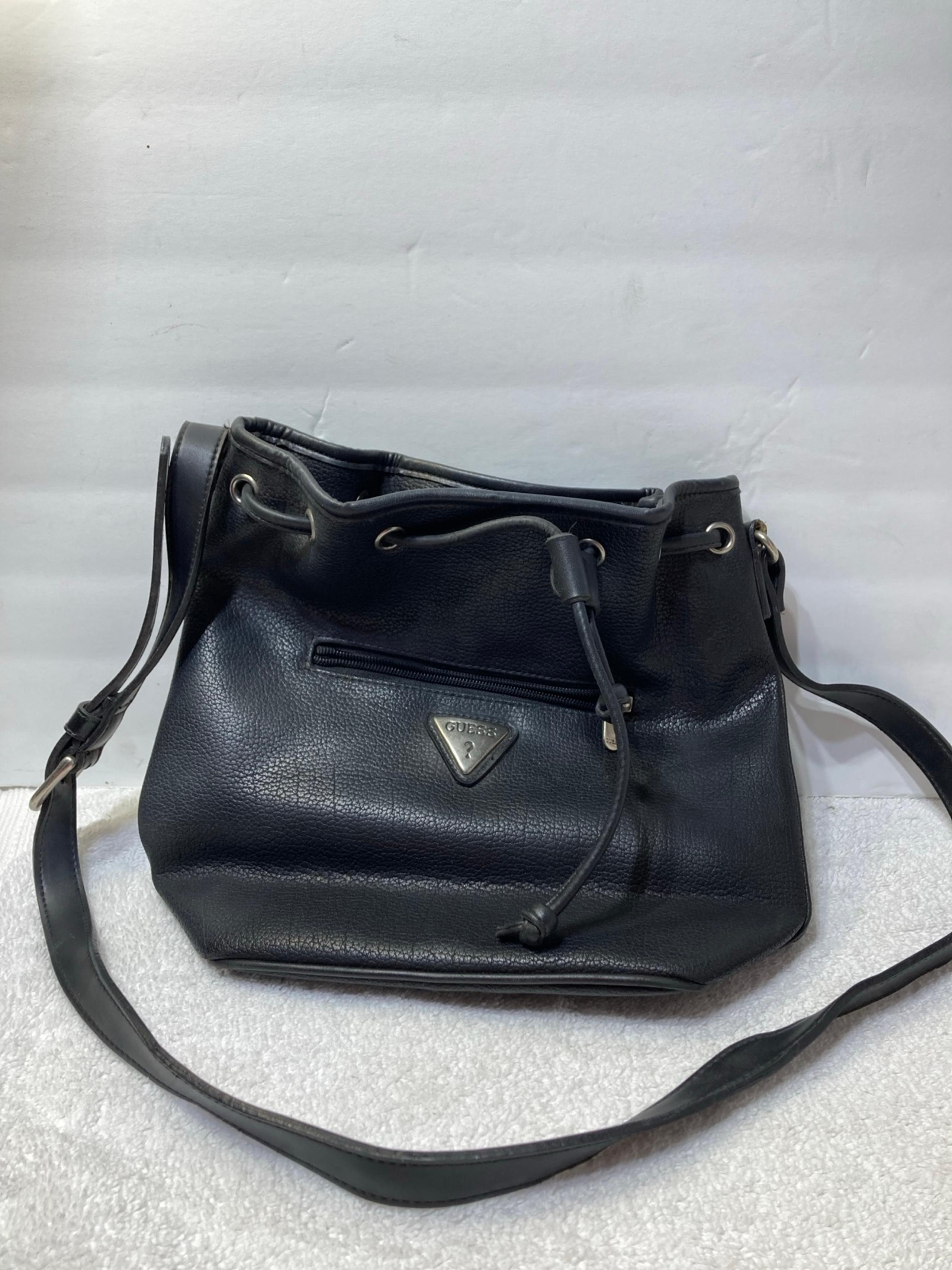 Black Drawstring GUESS Bucket purse, bag T62