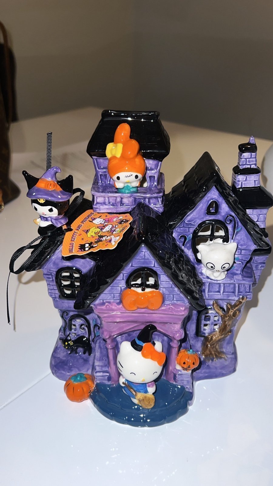 HELLO KITTY HALLOWEEN HAUNTED HOUSE CERAMIC NEW
