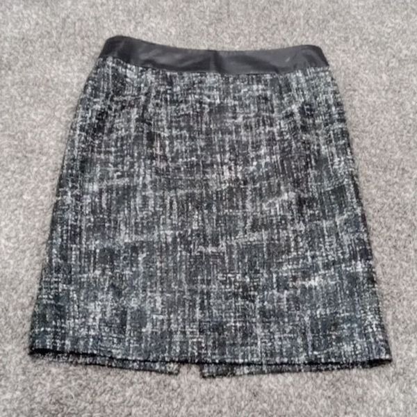 Banana Republic black gray & white coated tweed mini skirt w faux leather trim 6