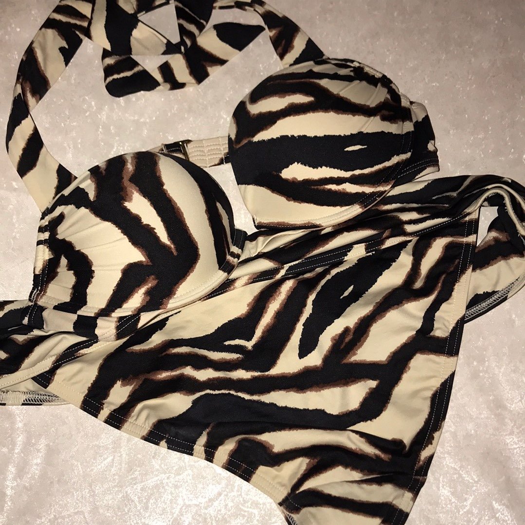 32A Victoria's Secret Bombshell swim