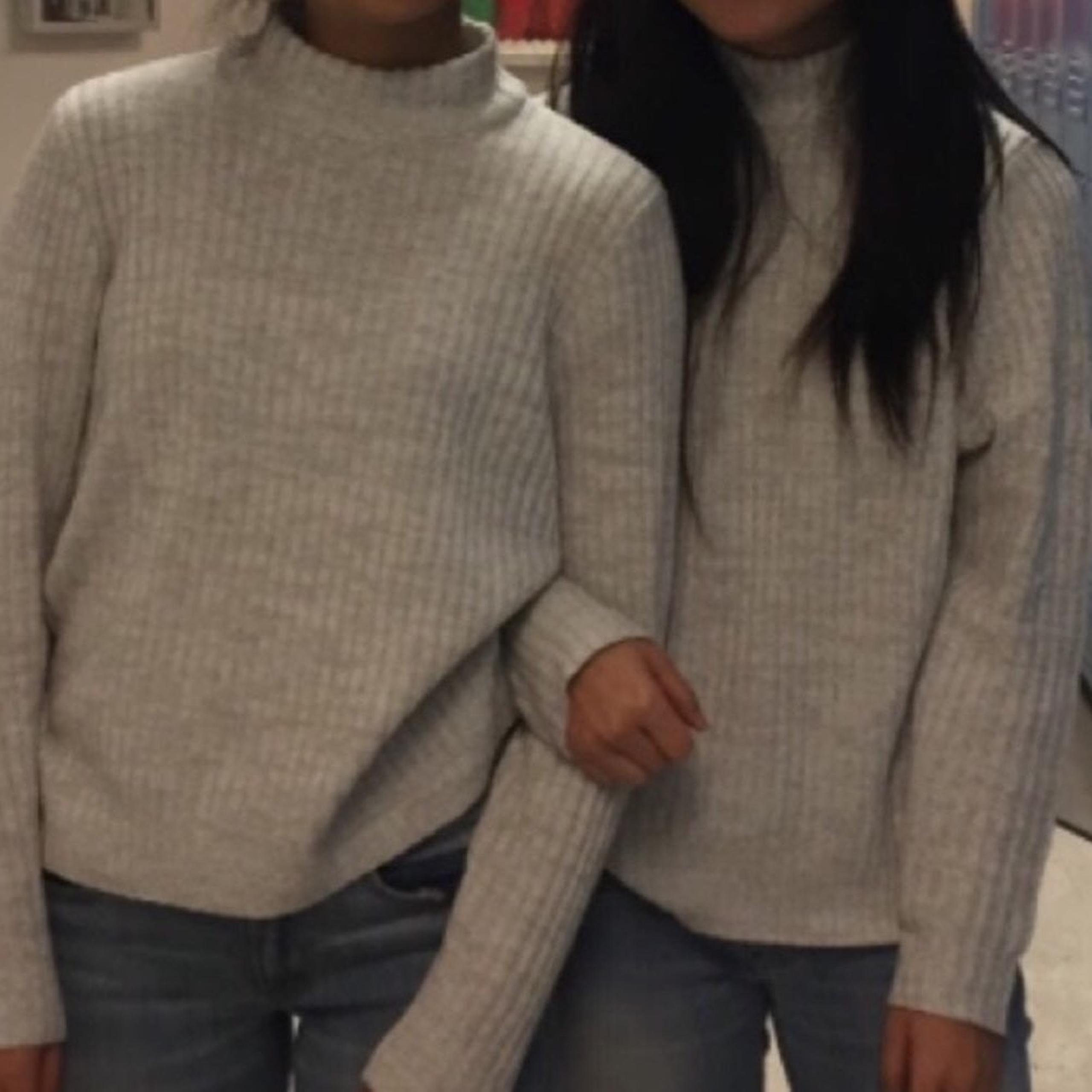H&M MOCK TURTLENECK GREY SWEATER LARGE