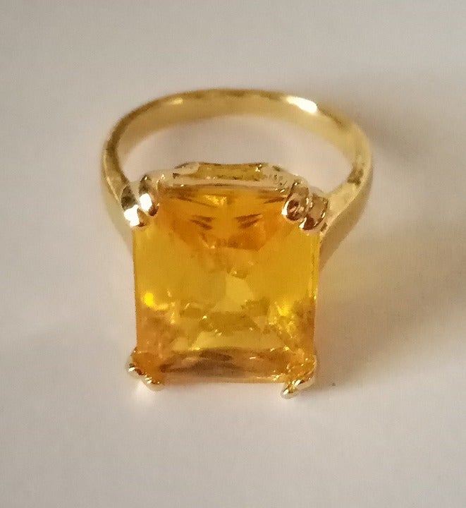 Women's Dress Ring Size 7 Yellow Orange Color Gold Color Band