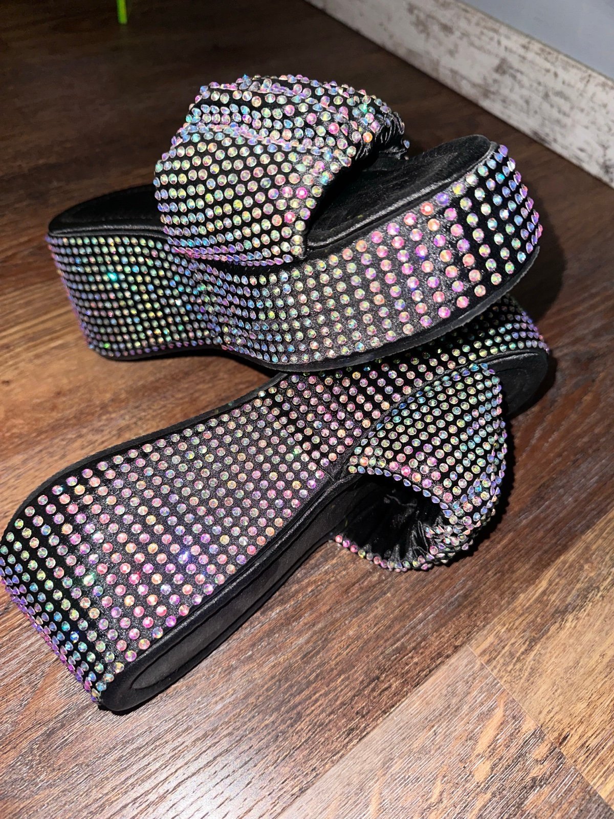 Akira bling wedges