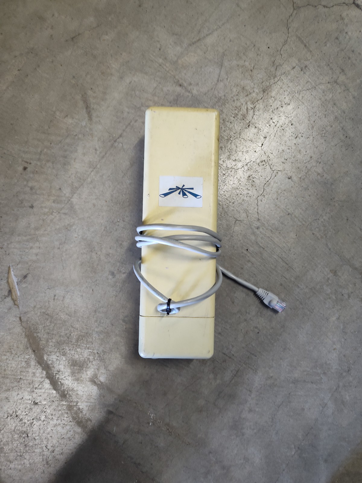 Nano station 2.4 GHz indoor or outdoor wifi receiver